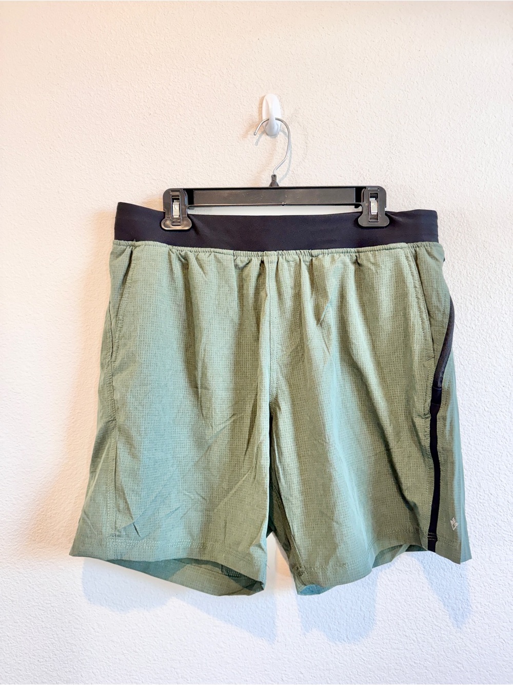 V1RYA Energy Performance Tech Shorts Mens XL Sage Green Stretch Quick Dry L04